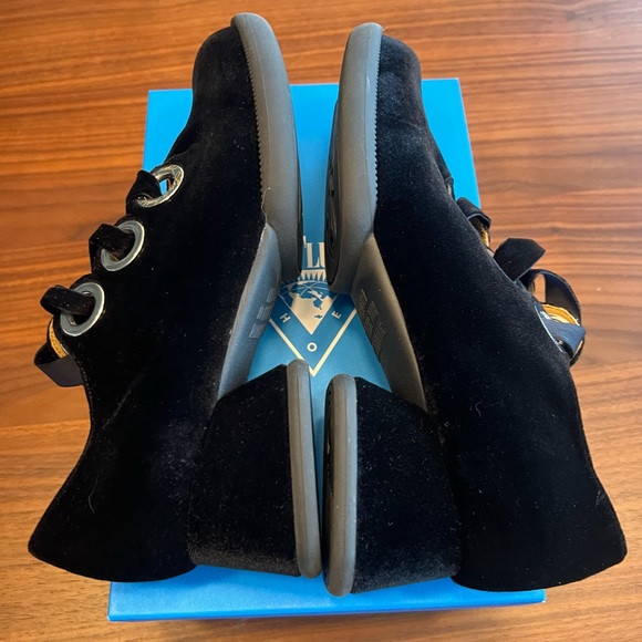 John Fluevog Thrillvogs Paulson Sz 10W black velvet like new - Picture 2 of 6